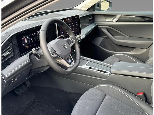 Volkswagen PASSAT Variant 1.5 eTSI 150PK Business / Resterende Fabrieksgarantie / Trekhaak / Digital Cockpit Pro / 17'' LMV / VW