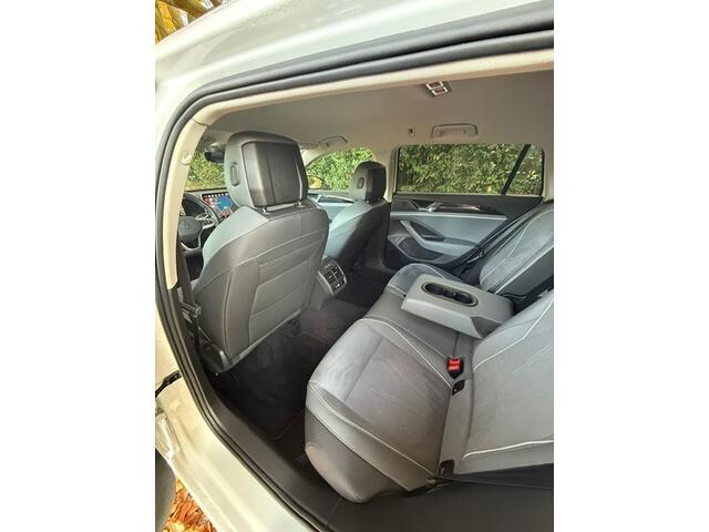 Volkswagen PASSAT Variant 1.5 eTSI Business | Navigatie | Verwarmd Stuurwiel | Verwarmde Stoelen | Camera