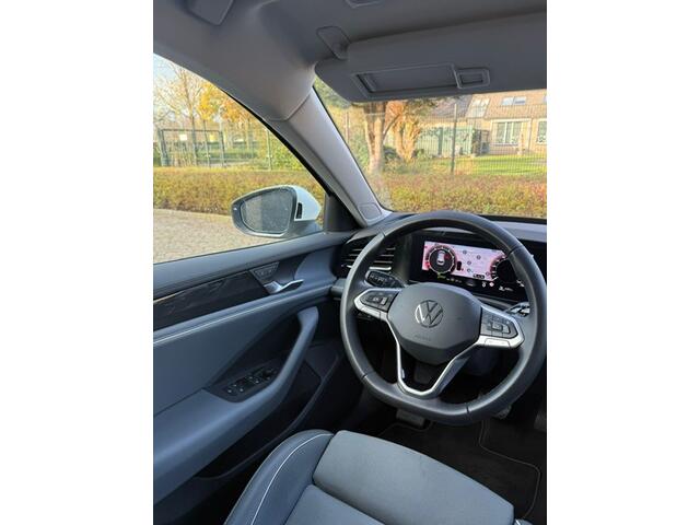 Volkswagen PASSAT Variant 1.5 eTSI Business | Navigatie | Verwarmd Stuurwiel | Verwarmde Stoelen | Camera