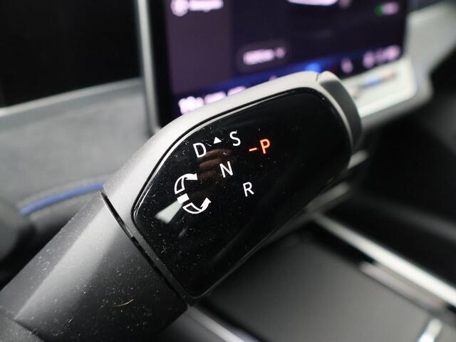 Volkswagen PASSAT Variant 1.5 eHybrid DSG R-Line Edition | 204 PK | Harman Kardon | Trekhaak met wegklapbare kogel | Travel Assist | Area View 360 graden camera |