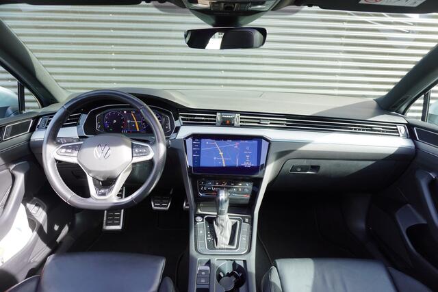 Volkswagen PASSAT Variant 1.5 TSI Automaat R-Line Panaramadak Apple Carplay Digitaal dashboard Navigatie Camera Leder Trekhaak LED ACC Cruise control