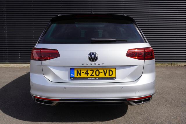 Volkswagen PASSAT Variant 1.5 TSI Automaat R-Line Panaramadak Apple Carplay Digitaal dashboard Navigatie Camera Leder Trekhaak LED ACC Cruise control