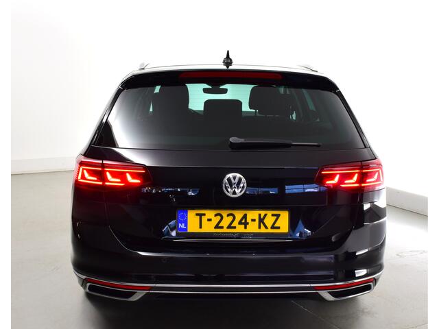 Volkswagen PASSAT Variant 1.4 TSI PHEV GTE privacy glas, ergo comfortstoel, elec kofferbak, verkeersbord herkenning, stoelverw, stuurpadles, park ass, side ass, uitpark ass, front ass, apple carplay, dak draagstangen