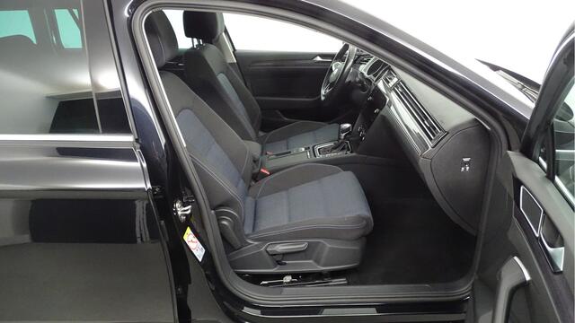 Volkswagen PASSAT Variant 1.4 TSI PHEV GTE privacy glas, ergo comfortstoel, elec kofferbak, verkeersbord herkenning, stoelverw, stuurpadles, park ass, side ass, uitpark ass, front ass, apple carplay, dak draagstangen