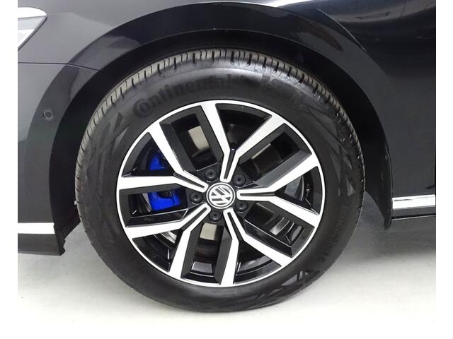 Volkswagen PASSAT Variant 1.4 TSI PHEV GTE privacy glas, ergo comfortstoel, elec kofferbak, verkeersbord herkenning, stoelverw, stuurpadles, park ass, side ass, uitpark ass, front ass, apple carplay, dak draagstangen