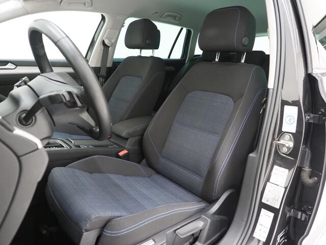 Volkswagen PASSAT Variant 1.4 TSI PHEV GTE | Massage | Adaptive Cruise | Camera | Stoelverwarming | PDC | DAB | Carplay