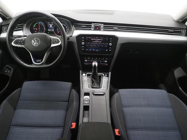 Volkswagen PASSAT Variant 1.4 TSI PHEV GTE | Massage | Adaptive Cruise | Camera | Stoelverwarming | PDC | DAB | Carplay