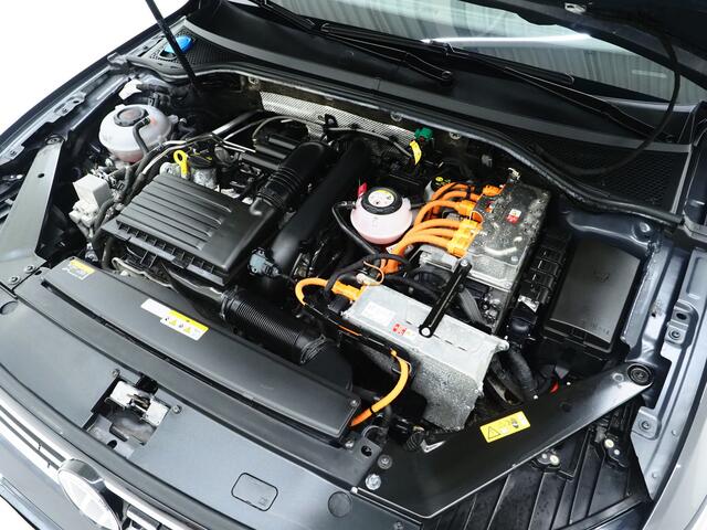 Volkswagen PASSAT Variant 1.4 TSI PHEV GTE | Massage | Adaptive Cruise | Camera | Stoelverwarming | PDC | DAB | Carplay