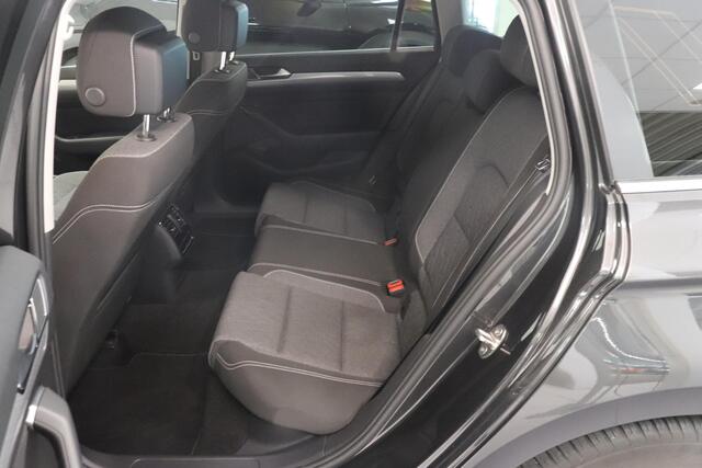 Volkswagen PASSAT Variant 1.5 TSI Business | Camera | Trekhaak | AppleCarplay AndroidAuto | LED koplampen | Adaptieve cruise |