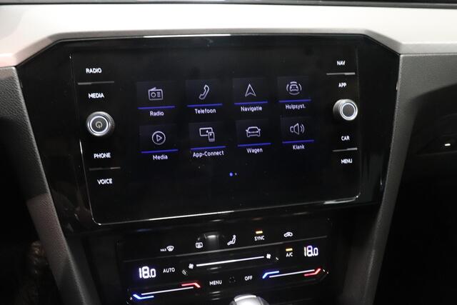 Volkswagen PASSAT Variant 1.5 TSI Business | Camera | Trekhaak | AppleCarplay AndroidAuto | LED koplampen | Adaptieve cruise |