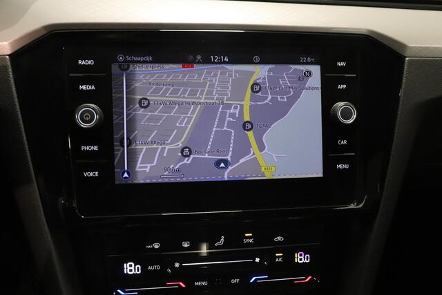 Volkswagen PASSAT Variant 1.5 TSI Business | Camera | Trekhaak | AppleCarplay AndroidAuto | LED koplampen | Adaptieve cruise |