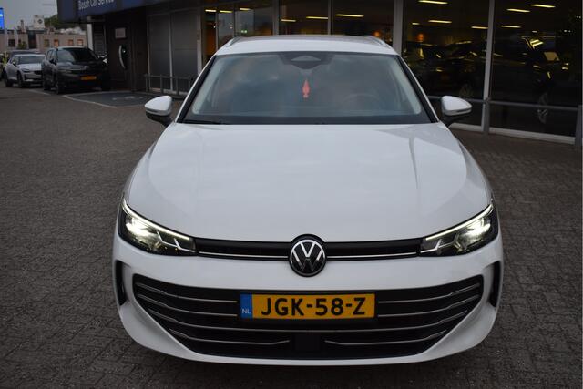 Volkswagen PASSAT Variant 1.5 eTSI Business, BOEKJES,NAP EN ONDERHOUDSHISTORIE | Navigatie | Verwarmd Stuurwiel | Verwarmde Stoelen | Camera