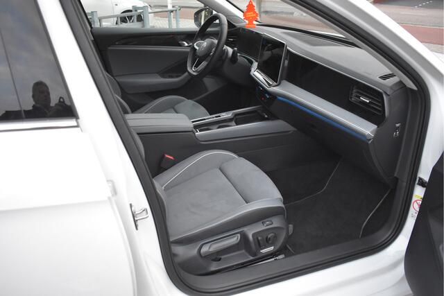 Volkswagen PASSAT Variant 1.5 eTSI Business, BOEKJES,NAP EN ONDERHOUDSHISTORIE | Navigatie | Verwarmd Stuurwiel | Verwarmde Stoelen | Camera