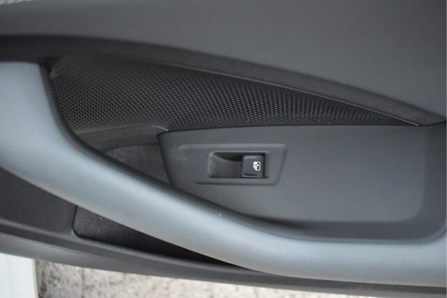 Volkswagen PASSAT Variant 1.5 eTSI Business, BOEKJES,NAP EN ONDERHOUDSHISTORIE | Navigatie | Verwarmd Stuurwiel | Verwarmde Stoelen | Camera