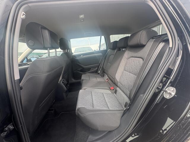 Volkswagen PASSAT Variant 1.5 TSI Business | Camera | Navigatie | Carplay
