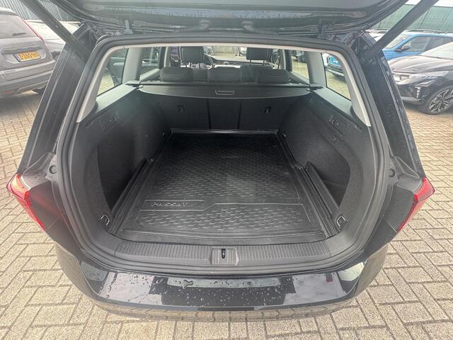 Volkswagen PASSAT Variant 1.5 TSI Business | Camera | Navigatie | Carplay