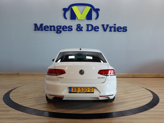Volkswagen PASSAT 1.8 TSI Highline Airco ECC | LED | Parkeer Sensoren | Adaptive Cruise | Navigatie | Isofix