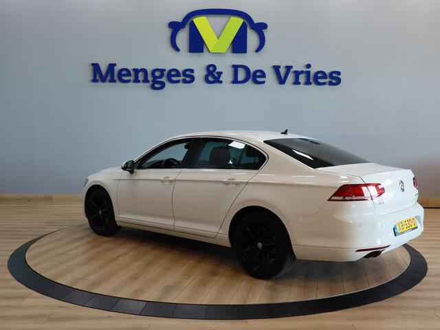 Volkswagen PASSAT 1.8 TSI Highline Airco ECC | LED | Parkeer Sensoren | Adaptive Cruise | Navigatie | Isofix