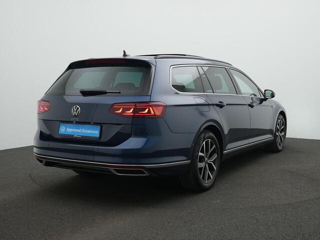 Volkswagen PASSAT 1.4 TSI 218 pk PHEV GTE Business | Panoramadak | Trekhaak | Discover Pro | IQ Light | Head-Up Display | Achteruitrijcamera | Adaptive Cruise | Stuur-/stoelverwarming