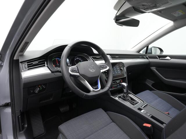 Volkswagen PASSAT 1.4 TSI 218 pk PHEV GTE | Panoramadak | Head-up display | 360 Camera | Adaptive Cruise | Elektrische achterklep