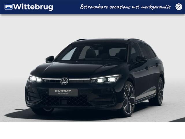 Volkswagen PASSAT Variant 1.5 eHybrid 272PK DSG R-Line Edition / Resterende Fabrieksgarantie tot 11-08 2030 / Trekhaak / Panoramadak / Leer / 19'' LMV / VW