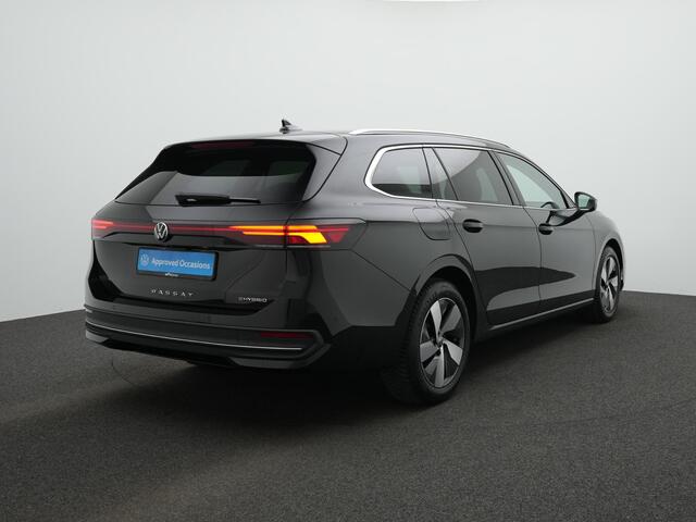 Volkswagen PASSAT Variant 1.5 e-Hybrid 204 pk Business | Trekhaak | Head-Up Display | Achteruitrijcamera | Massagestoelen | Stuur-/Stoelverwarming