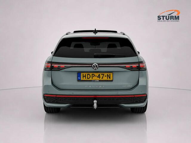 Volkswagen PASSAT Variant 1.5 eHybrid R-Line Edition NL-Auto, SoH 97% Volle Opties!