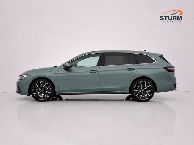Volkswagen PASSAT Variant 1.5 eHybrid R-Line Edition NL-Auto, SoH 97% Volle Opties!