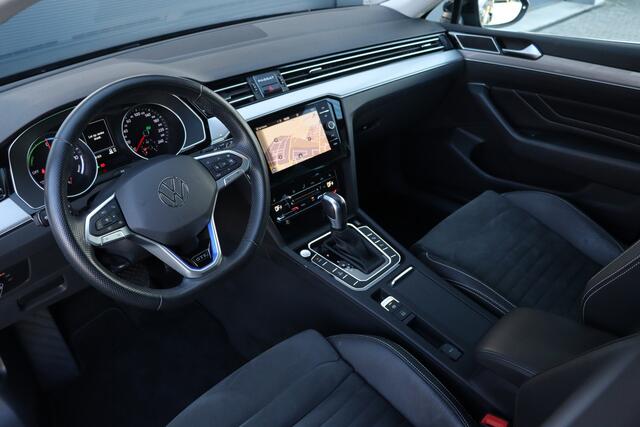 Volkswagen PASSAT Variant 1.4 TSI PHEV GTE Business | Trekhaak | Camera | Matrix |