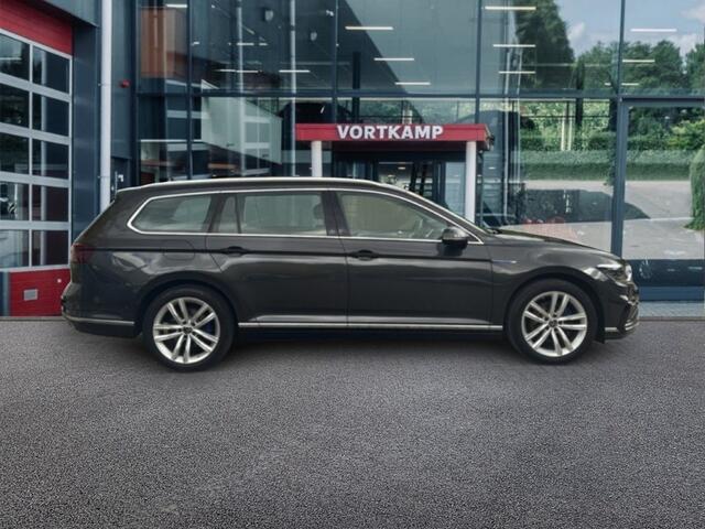 Volkswagen PASSAT 1.4 TSI DSG GTE TREKHAAK/PANO-DAK/360CAM/ELEK-KLEP/ACC/STOEL+STUURVERW