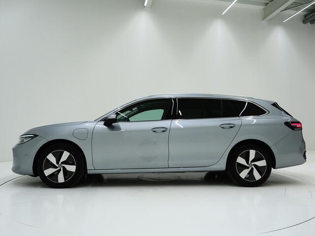 Volkswagen PASSAT Variant 1.5 eHybrid Elegance | Panoramadak | Leder | Trekhaak | HUD | Massage | 360 | Sfeerlicht | Keyless | Carplay