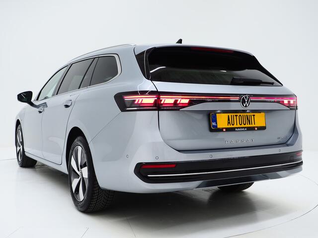 Volkswagen PASSAT Variant 1.5 eHybrid Elegance | Panoramadak | Leder | Trekhaak | HUD | Massage | 360 | Sfeerlicht | Keyless | Carplay