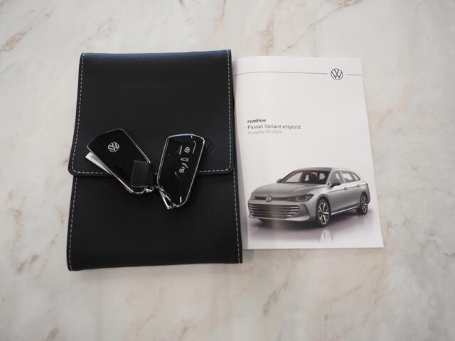 Volkswagen PASSAT Variant 1.5 eHybrid Elegance | Panoramadak | Leder | Trekhaak | HUD | Massage | 360 | Sfeerlicht | Keyless | Carplay