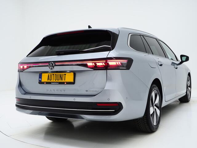 Volkswagen PASSAT Variant 1.5 eHybrid Elegance | Panoramadak | Leder | Trekhaak | HUD | Massage | 360 | Sfeerlicht | Keyless | Carplay