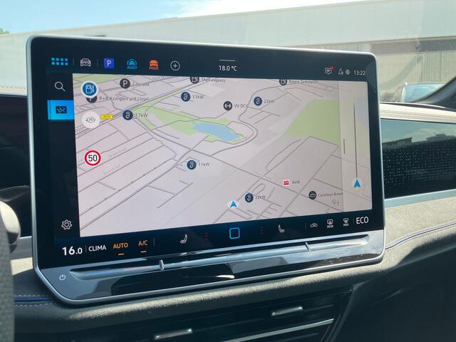 Volkswagen PASSAT Variant 1.5eHybrid 200kW/272PK R-Line Black Style DSG · Panoramadak · Navigatie · Trekhaak · Garantie t/m 12-03-2030 of 100000km.