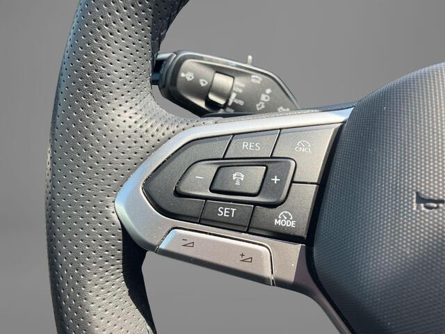 Volkswagen PASSAT Variant 1.5eHybrid 200kW/272PK R-Line Black Style DSG · Panoramadak · Navigatie · Trekhaak · Garantie t/m 12-03-2030 of 100000km.