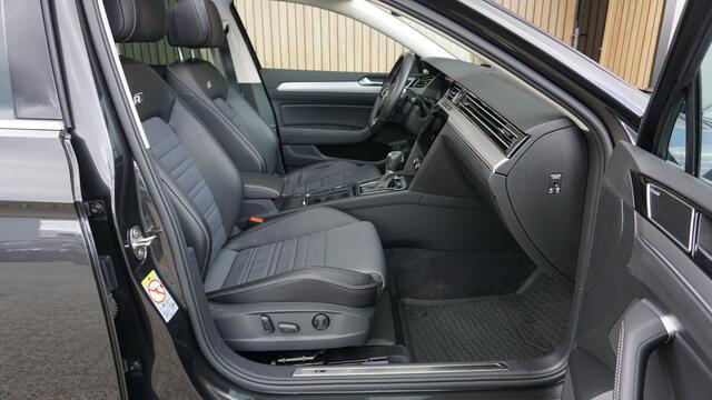 Volkswagen PASSAT Variant 1.8 TSI 180pk 3x R-Line Pano.Dak Leder DynAudio HUD Trekhaak Sfeerverlichting *Zeer Nette & Complete Passat*