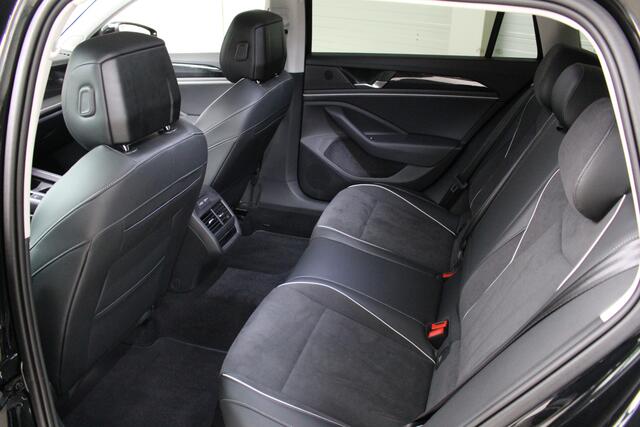 Volkswagen PASSAT Variant 1.5 eHybrid Business Trekhaak | Navigatie | Stoelverwarming | Head-Up Display |