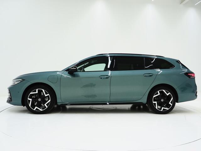 Volkswagen PASSAT Variant 1.5 eHybrid R-Line Edition | Panoramadak | Vol Leder | Harman/Kardon | HUD | Massage | Trekhaak