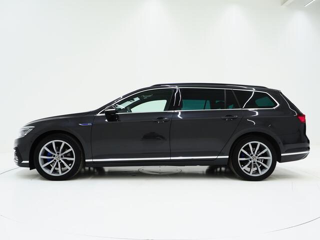 Volkswagen PASSAT Variant 1.4 TSI PHEV GTE 218PK | Panoramadak | Trekhaak | Massage | Camera | Virtual | Memory | Matrix | Carplay