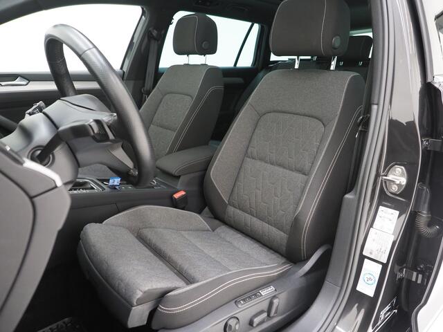 Volkswagen PASSAT Variant 1.4 TSI PHEV GTE 218PK | Panoramadak | Trekhaak | Massage | Camera | Virtual | Memory | Matrix | Carplay