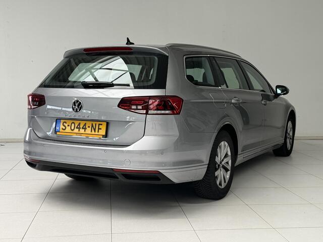 Volkswagen PASSAT Variant 1.5 TSI Business | Achteruitrijcamera | Navigatie | Elektrische Achterklep | Climate Control |