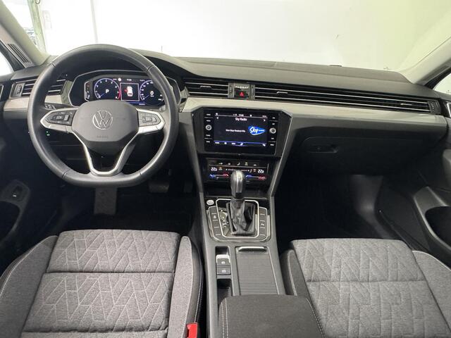 Volkswagen PASSAT Variant 1.5 TSI Business | Achteruitrijcamera | Navigatie | Elektrische Achterklep | Climate Control |