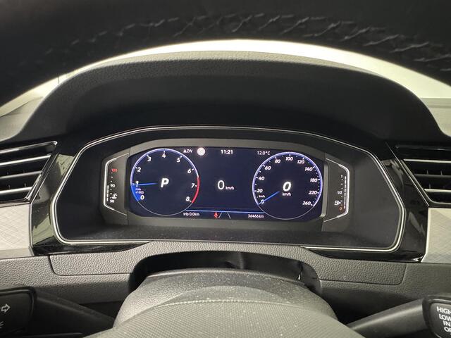 Volkswagen PASSAT Variant 1.5 TSI Business | Achteruitrijcamera | Navigatie | Elektrische Achterklep | Climate Control |