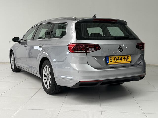 Volkswagen PASSAT Variant 1.5 TSI Business | Achteruitrijcamera | Navigatie | Elektrische Achterklep | Climate Control |