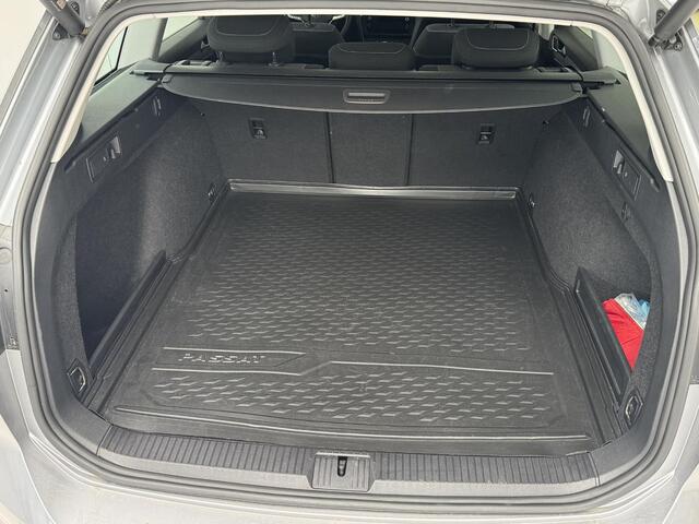 Volkswagen PASSAT Variant 1.5 TSI Business | Achteruitrijcamera | Navigatie | Elektrische Achterklep | Climate Control |