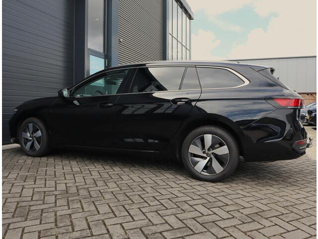 Volkswagen PASSAT Variant 1.5 eTSI Elegance Business | Trekhaak | 360 Camera | Stoelverwarming