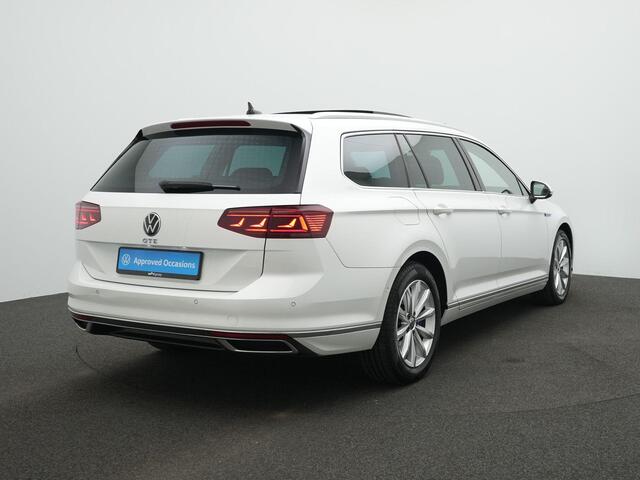 Volkswagen PASSAT Variant 1.4 TSI eHybrid 218 pk GTE | Panoramadak | Trekhaak | Discover Pro | 360 camera | Head-up Display | IQ Light | Geheugen-/massagestoel | Stuur-/stoelverwarming