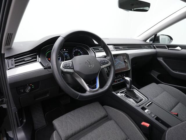 Volkswagen PASSAT Variant 1.4 TSI 218 pk PHEV GTE | Panoramadak | Trekhaak | Achteruitrijcamera | Adaptive Cruise | Stuur-/stoelverwarming