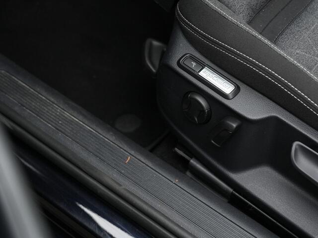 Volkswagen PASSAT Variant 1.4 TSI 218 pk PHEV GTE | Panoramadak | Trekhaak | Achteruitrijcamera | Adaptive Cruise | Stuur-/stoelverwarming